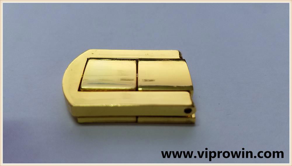 China Products Small Golden Decorative Wooden Case Lock in 30*25mm