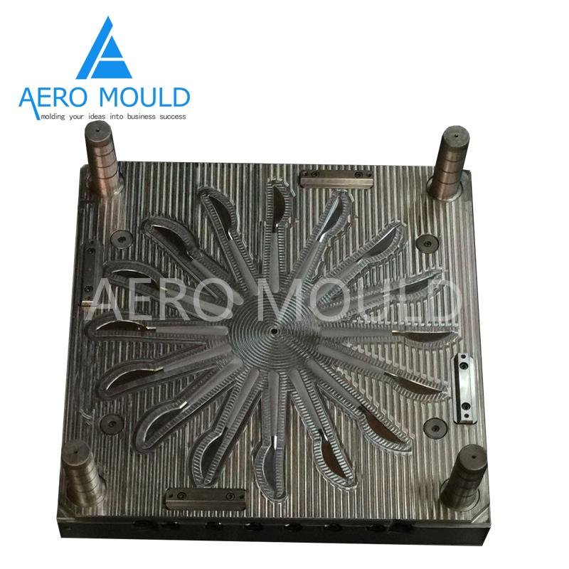 Multi cavities one-off cheap plastic fork injection mold 3