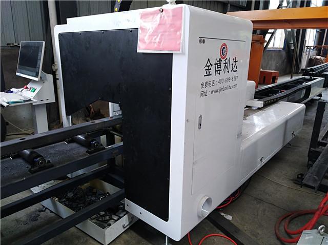 CNC laser cutting machine for metal pipe