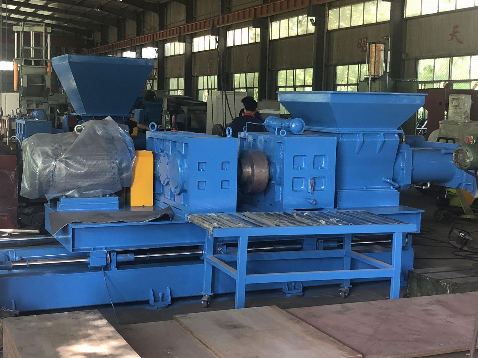 250mm KCJ-250 Rubber Twin Screw Mixing Extruder 5