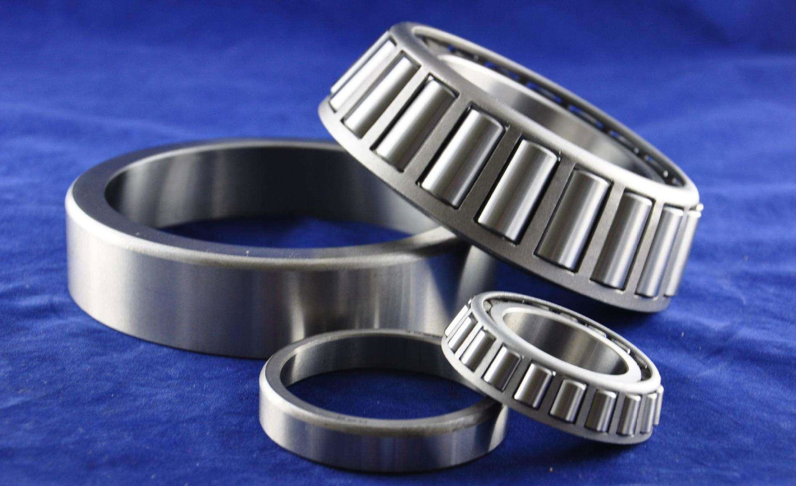 Tapered roller bearing 30206