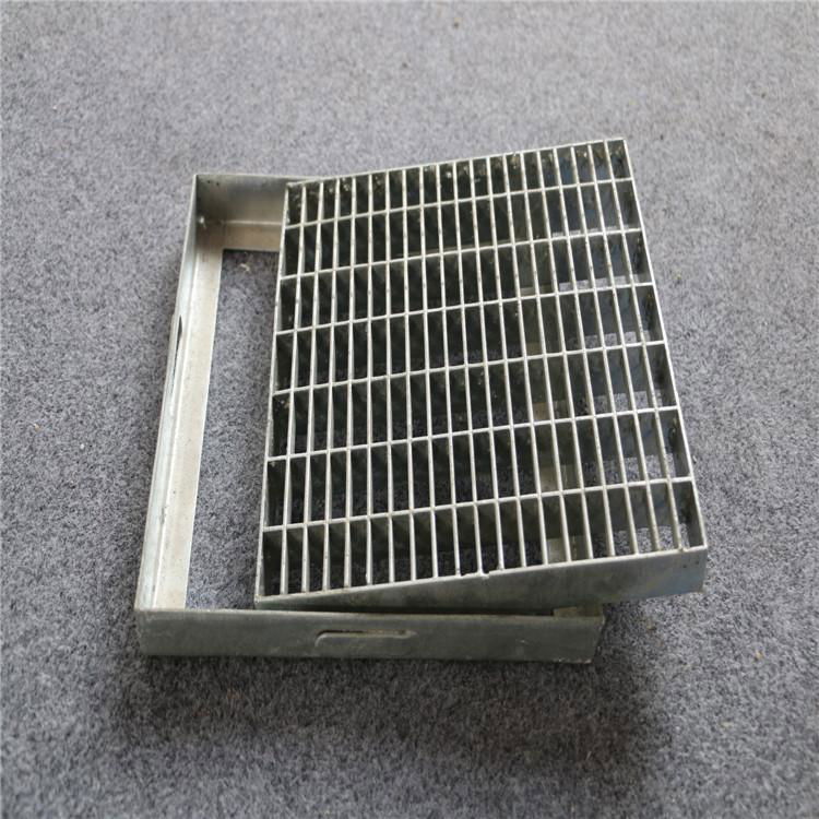 polymer drainage channel with galvanised,ductile iron and stainless steel grates 5