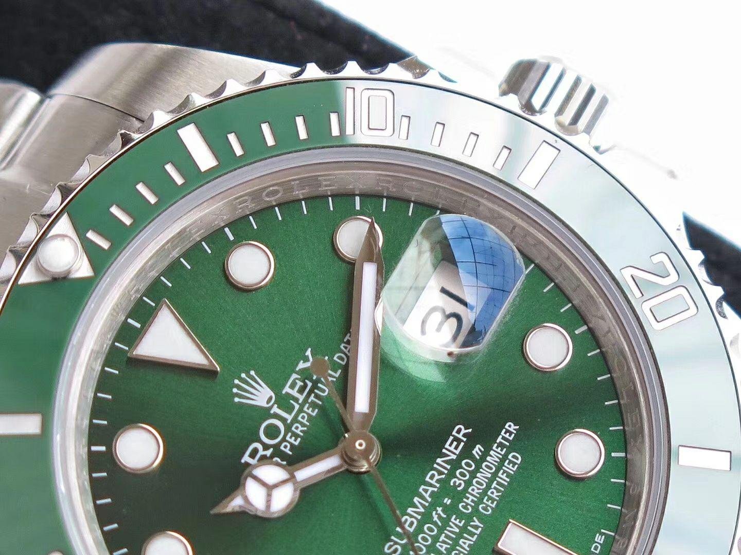 Rolex Submariner date Oyster, 40 mm, Oystersteel 16610    reen Bezel rolex watch 4