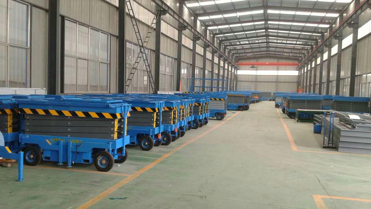 Four-wheel mobile hydraulic lifting platform 2