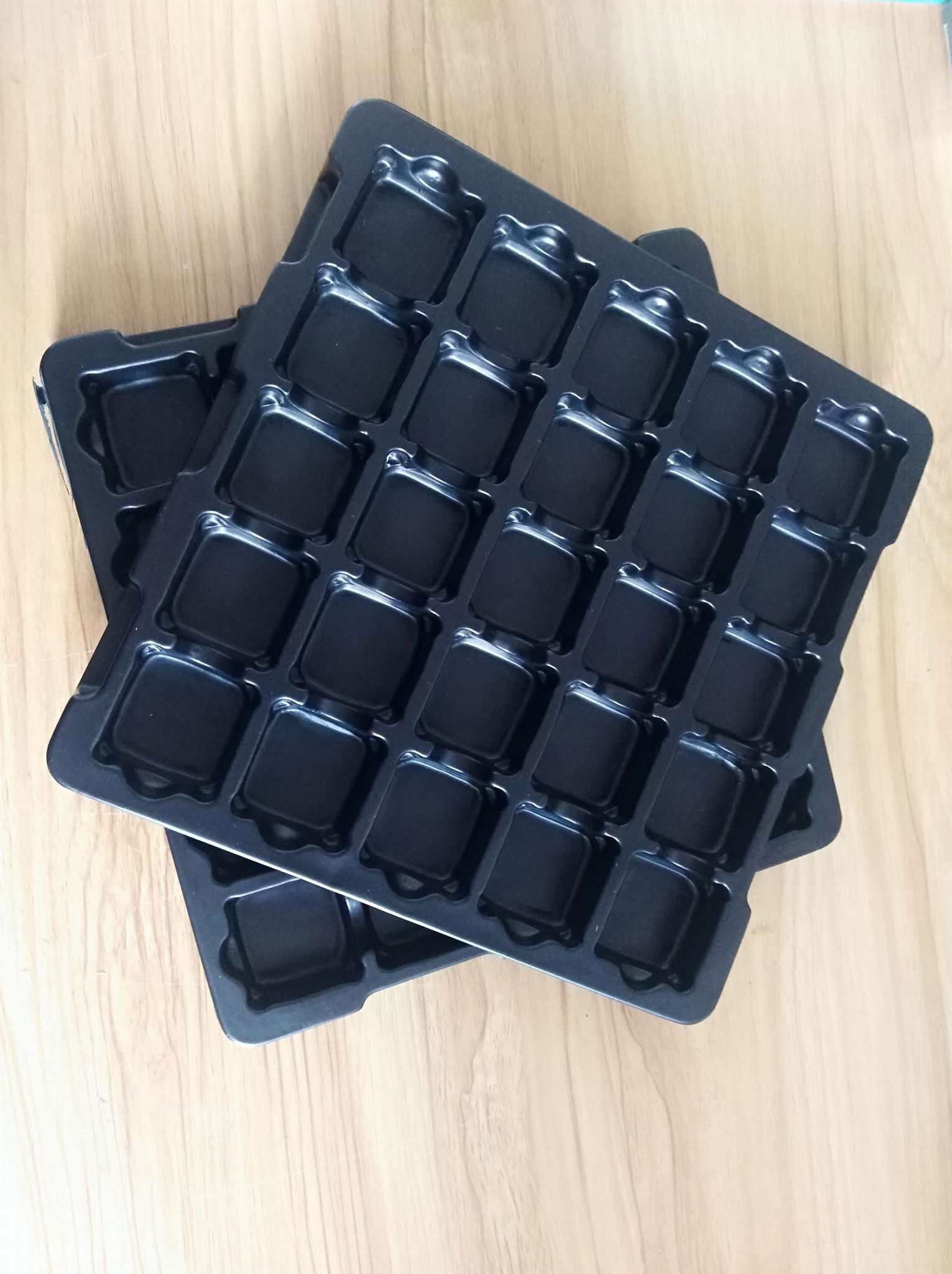 Production of PCB Antistatic Plastic-absorbing Pallet  3