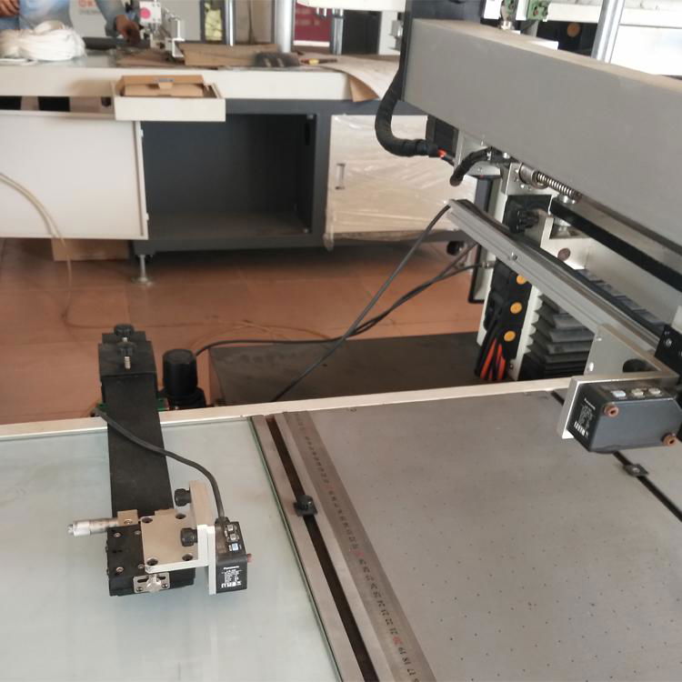 looking for automatic roll to roll  screen printing machine  4