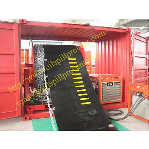 air inflated rubber containment barrier from Qingdao Singreat