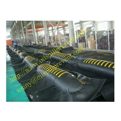 air inflated rubber containment barrier from Qingdao Singreat