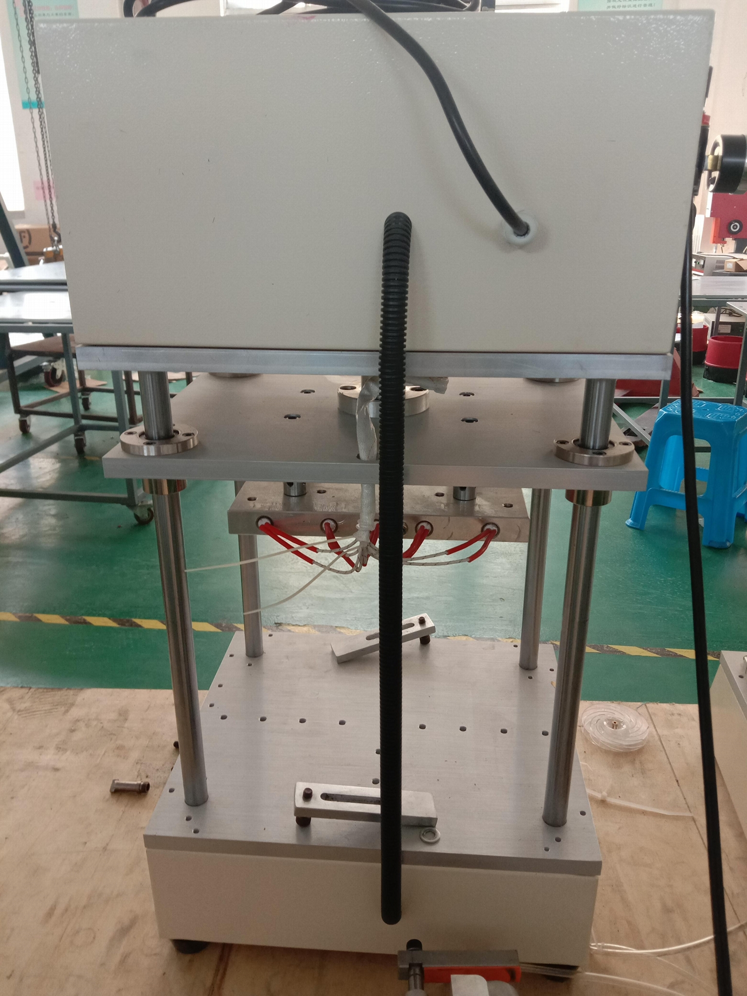 供应自产自销 小型热熔机 铝型材机架 四柱立结构 1800W 5