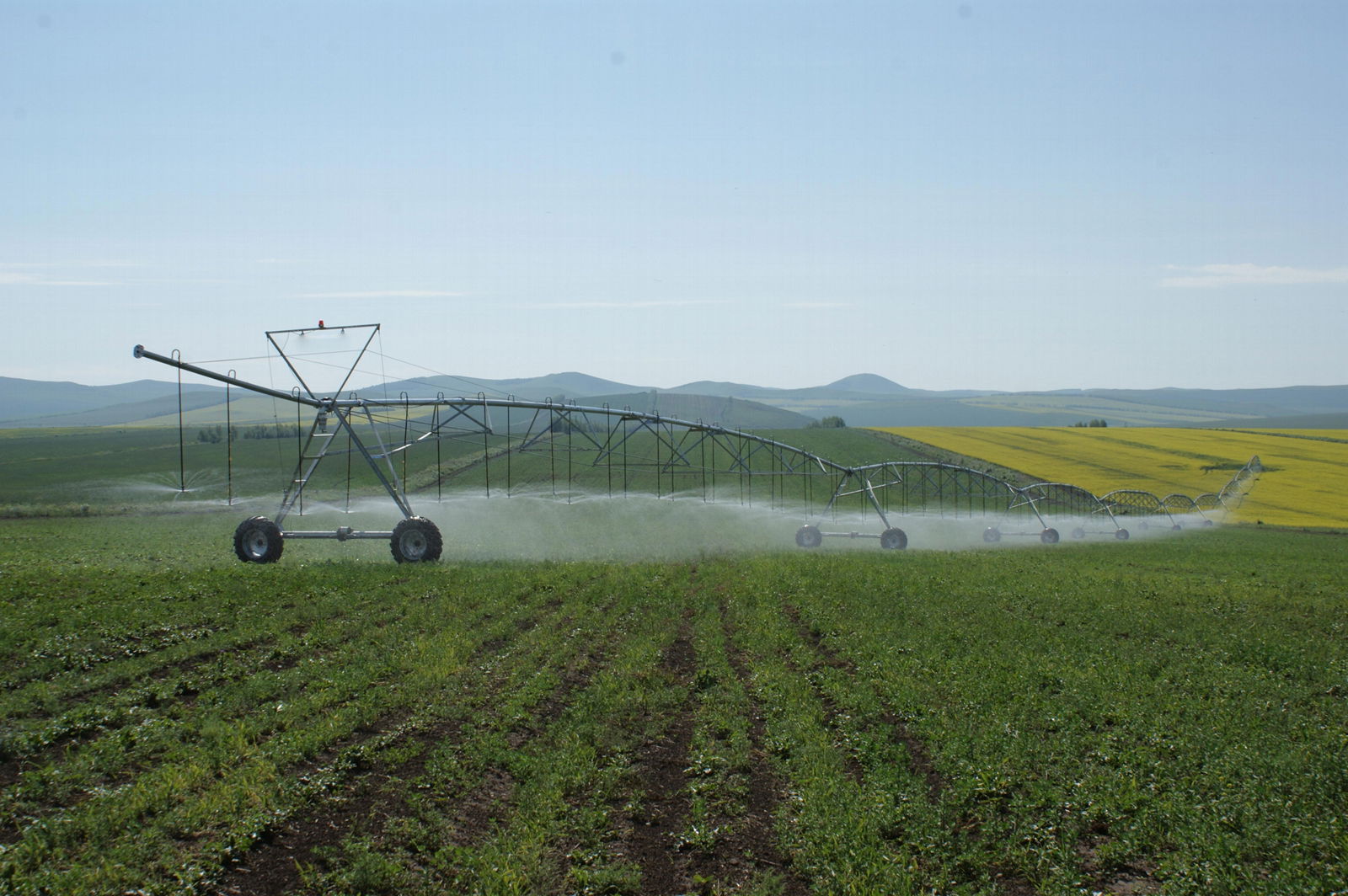 Farm lateral move agricultural sprinkler irrigation system  2