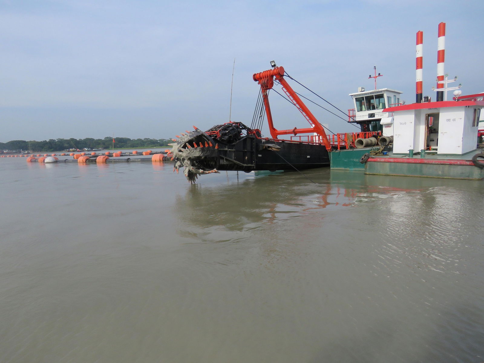 Hydraulic 18 Inch River Cutter Suction Sand Dredger 2