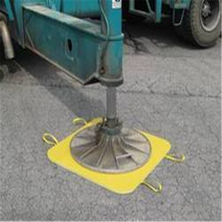 convenient handle equipped HDPE outrigger pad 4