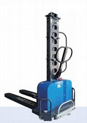 Semi-electric self loading self lifting stacker 500kg capacity