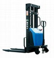 Semi-Electric battery powered stacker 1t