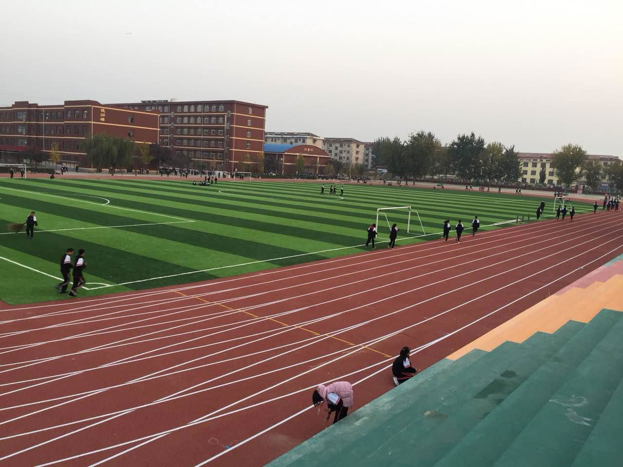 400 Meters Jogging Track Flooring Spray Coat System Sbr / Epdm Granules Material 2