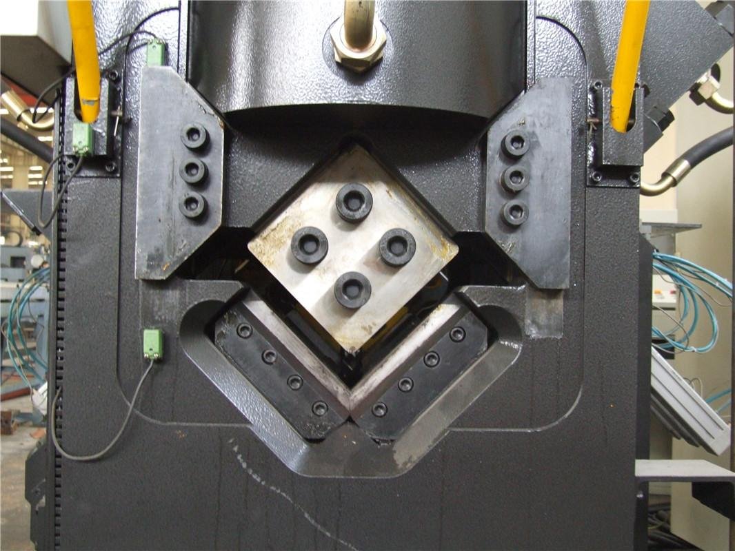 High Speed CNC Angle Punching, Marking and Cutting Machine Line 3