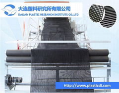 Geocomposite drainage net for landfill construction 