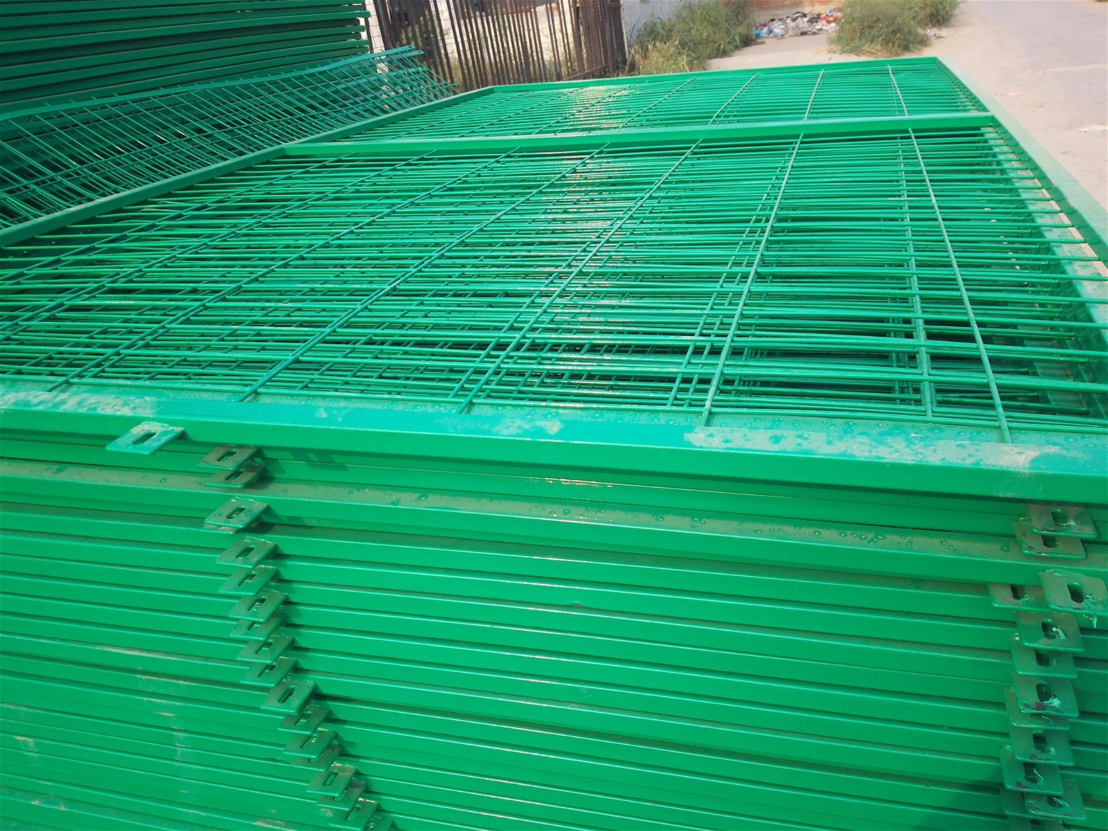 廠家直銷高速公路隔離護欄網不鏽鋼鐵絲鋅鋼護欄 2