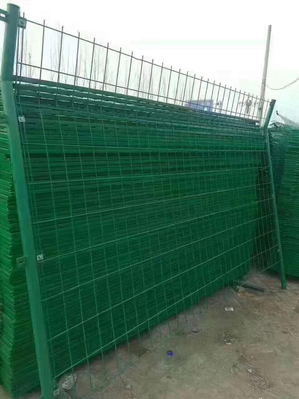 廠家直銷高速公路隔離護欄網不鏽鋼鐵絲鋅鋼護欄 3