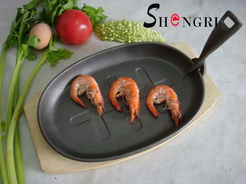 SR019 Pre-Seasoned Cast Iron Grill Pan Oval Steak Plate With Wooden Tray