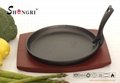 SR020 Series Round Steak Plate With Wooden Tray Cast Iron Pre-seasoned Plate