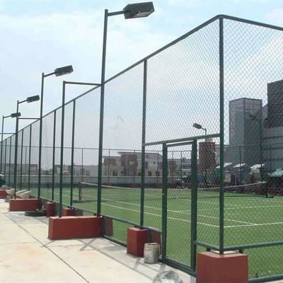 新建好的深圳DH214型球场围栏网