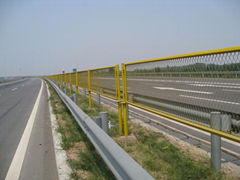 铁丝网围栏-DH212型高速公路护栏网