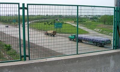 铁丝网围栏-DH212型高速公路护栏网 4