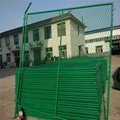 生产中的深圳公路铁丝网围栏