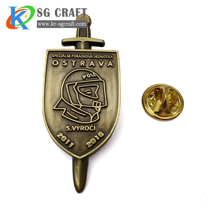Custom high quality metal badges 3