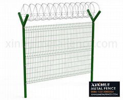 3D Panel Fence with Y Post Barb Razor on Top