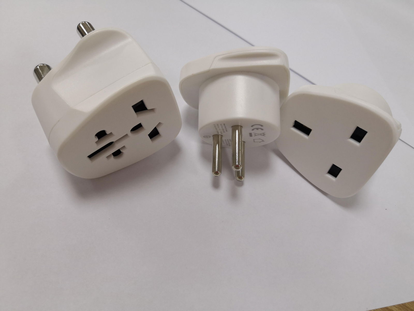 Universal 3 pin UK to US AU EU Plug Travel Adapter Power Plug BS8546 adapter 3