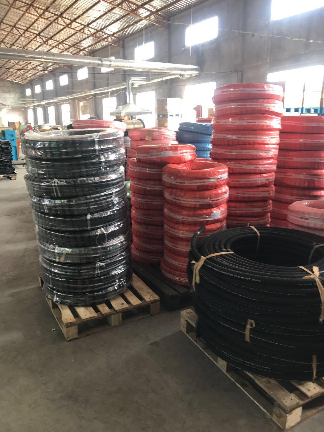 Hydraulic Braided Rubber Hose Offered In SAE DIN Standard 4