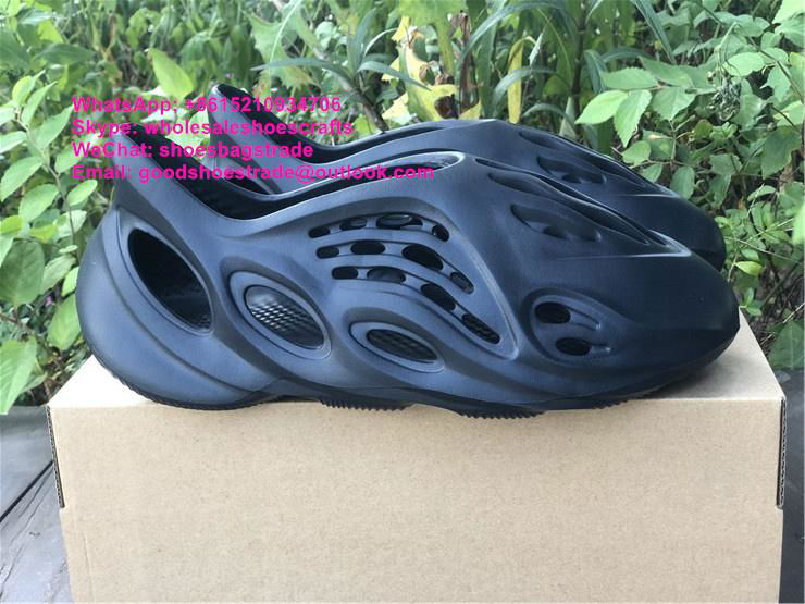 YEEZY FOAM RUNNER COLORWAYS Crocs slippers Hollow sandals