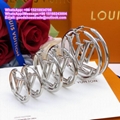     ARRINGS mbossed ircle earrings wiggy Earrings monogram Flowers ear studs LV 4