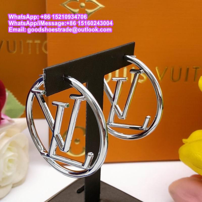     ARRINGS mbossed ircle earrings wiggy Earrings monogram Flowers ear studs LV 8