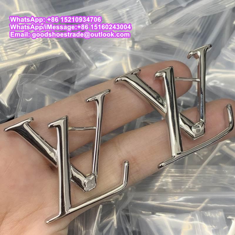     ARRINGS mbossed ircle earrings wiggy Earrings monogram Flowers ear studs LV 19