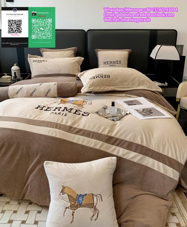         cover        bedspread bedclothes         bedding sheets H logo counterp 9