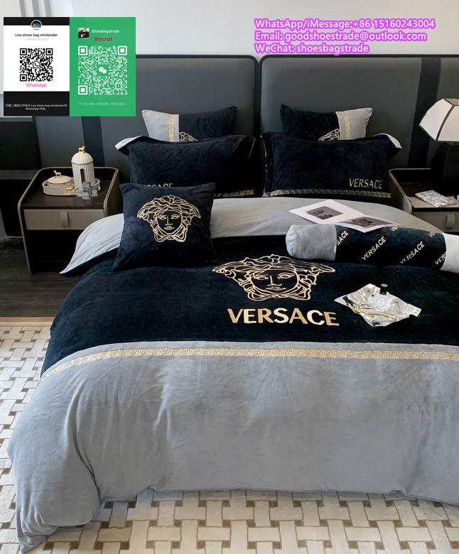         cover        bedspread bedclothes         bedding sheets H logo counterp 14