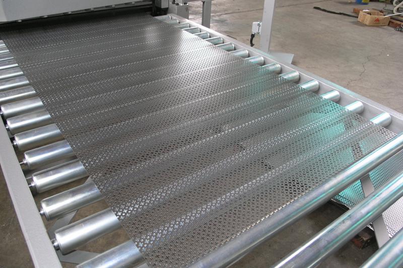 Full automatic perforated mesh machine  3