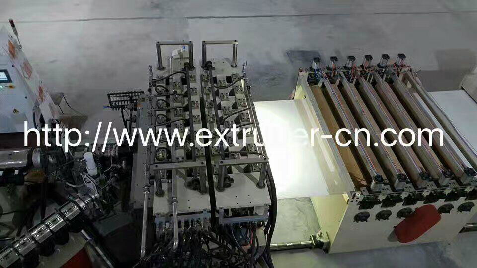 PC polycarbonate hollow roofing sheet extrusion line  3