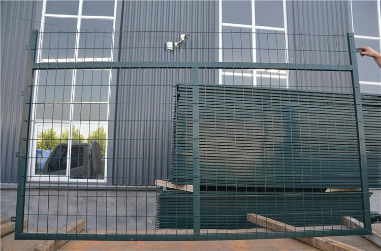 Welded wire mesh fence metal mesh railway fence network 3