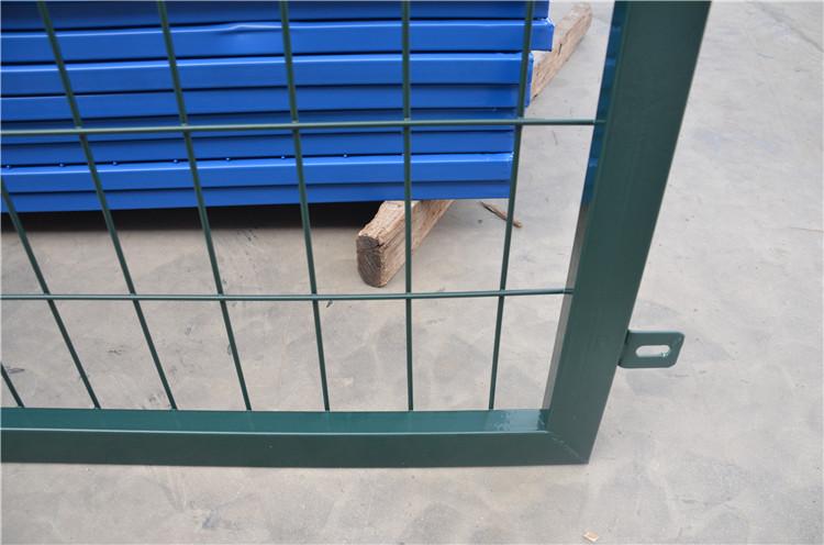 Welded wire mesh fence metal mesh railway fence network 4