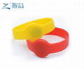 Closed Round Head 125khz LF Swimming Pool RFID Wristband 