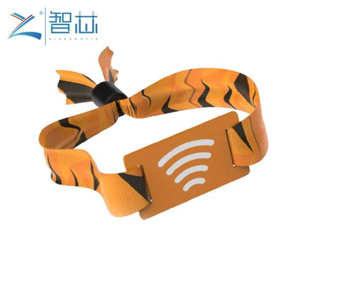 Disposable TK4100 LF Proximity RFID Woven Wristband 2