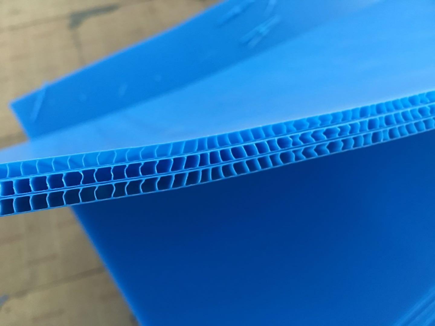 Corrugated plastic sheet 2