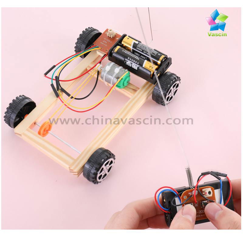 DIY Remote-controlled  Motorised truck with Pulley Drive 4