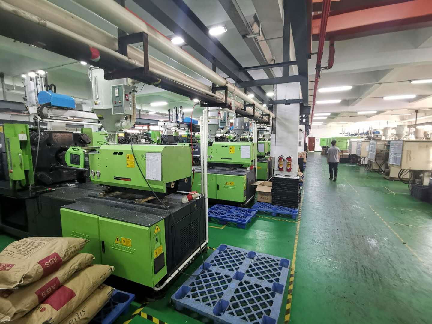 China Sunbun Mini desktop SK140 plastic injection molding machine  3