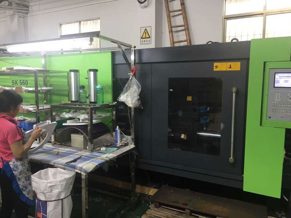 Sunbun 580T cheap price theromoplastic injection molding machine  2