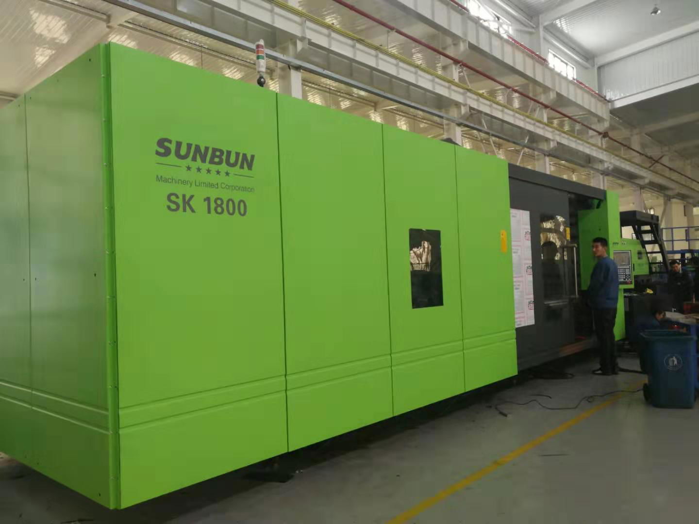 China Sunbun Big servo motor plastic pallet making injection molding machine 